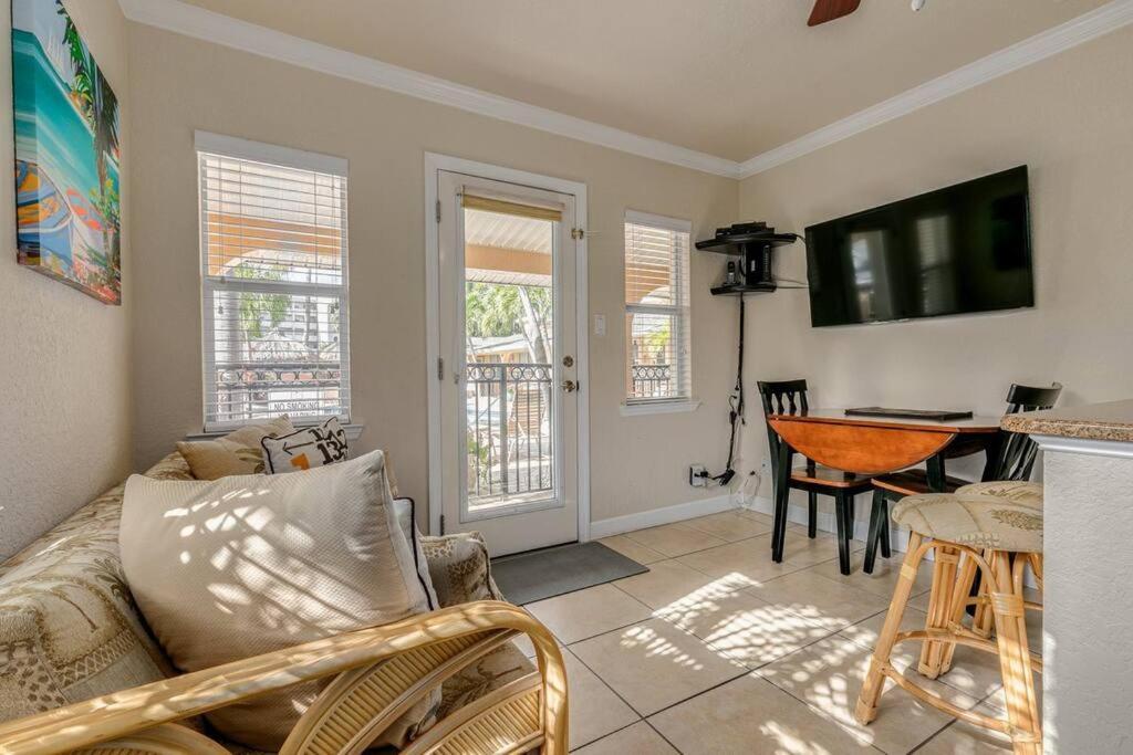Steps To The Beach And Restaurants! - Coconut Villa'S Suite 1 St. Pete Beach Zewnętrze zdjęcie