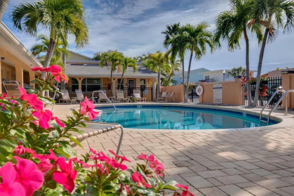 Steps To The Beach And Restaurants! - Coconut Villa'S Suite 1 St. Pete Beach Zewnętrze zdjęcie