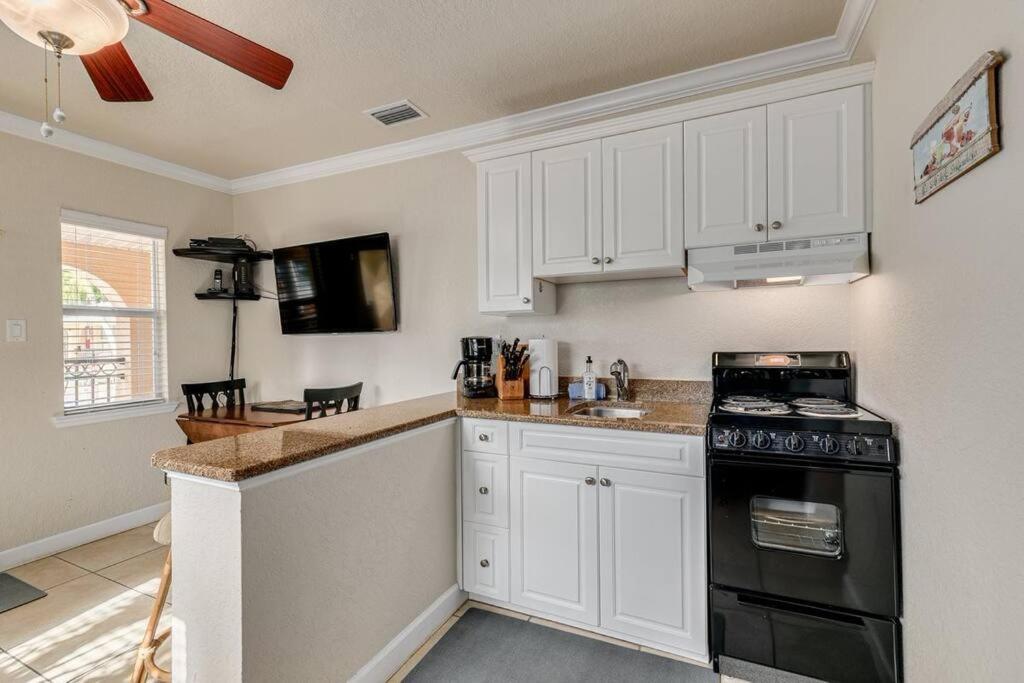 Steps To The Beach And Restaurants! - Coconut Villa'S Suite 1 St. Pete Beach Zewnętrze zdjęcie