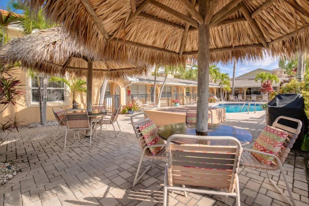 Steps To The Beach And Restaurants! - Coconut Villa'S Suite 1 St. Pete Beach Zewnętrze zdjęcie