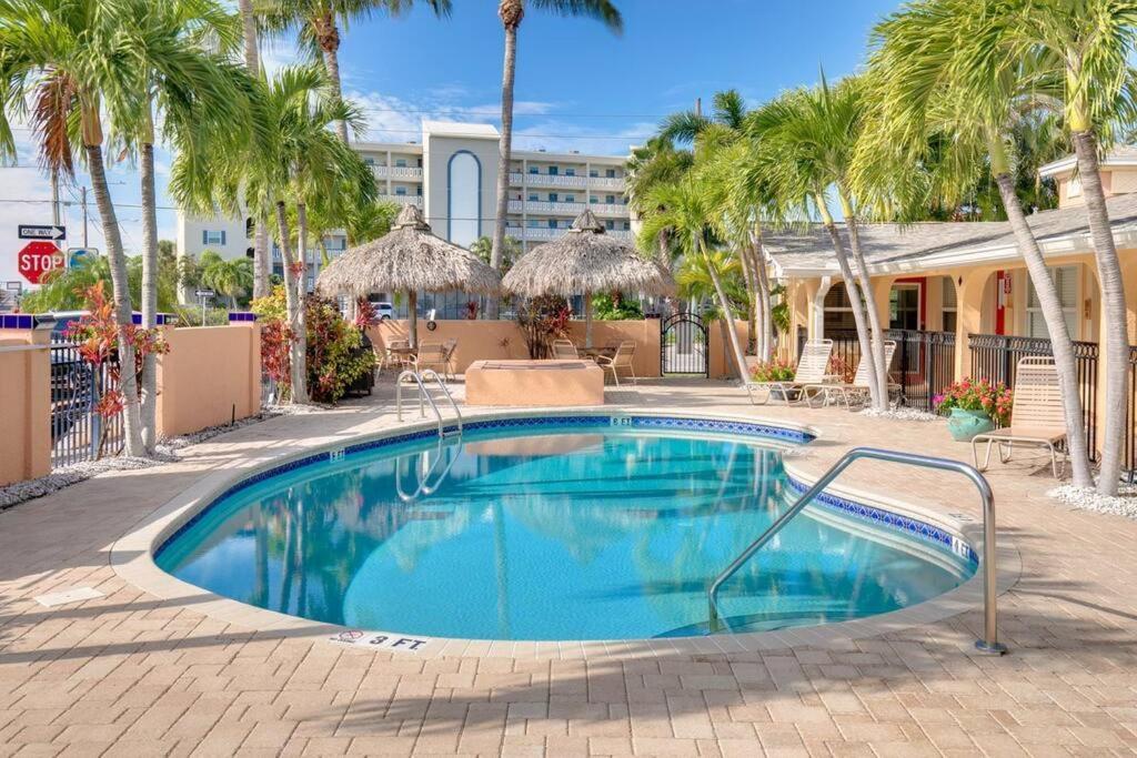 Steps To The Beach And Restaurants! - Coconut Villa'S Suite 1 St. Pete Beach Zewnętrze zdjęcie